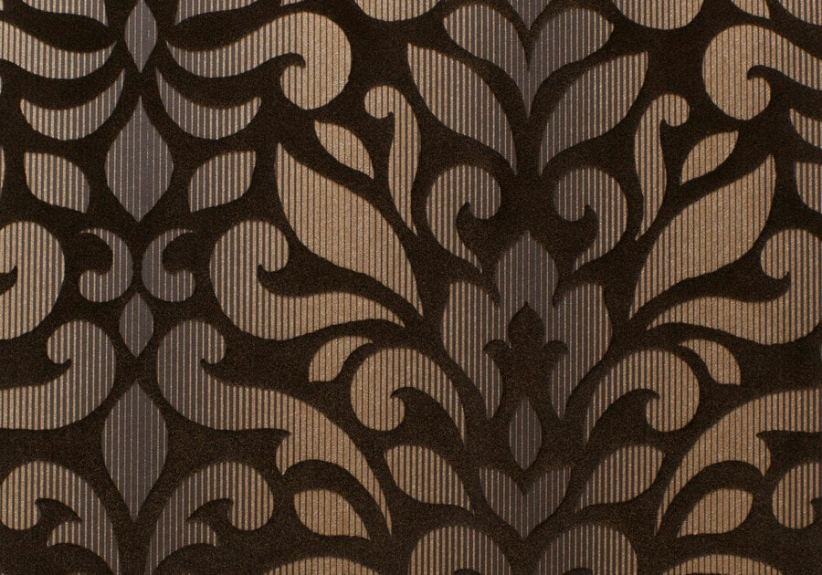Флоковые обои с темным рельефным орнаментом Флоковые обои