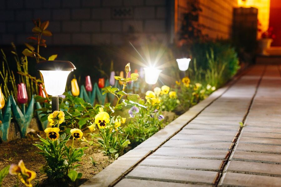 Como iluminar macizos de flores - PerLighting Tienda de lamparas e iluminación online