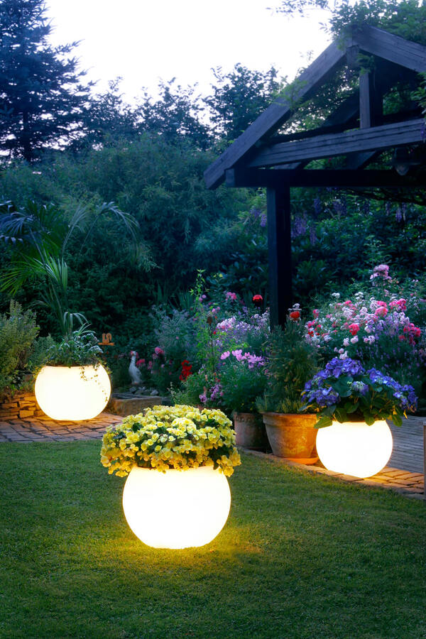 Como iluminar macizos de flores - PerLighting Tienda de lamparas e iluminación online