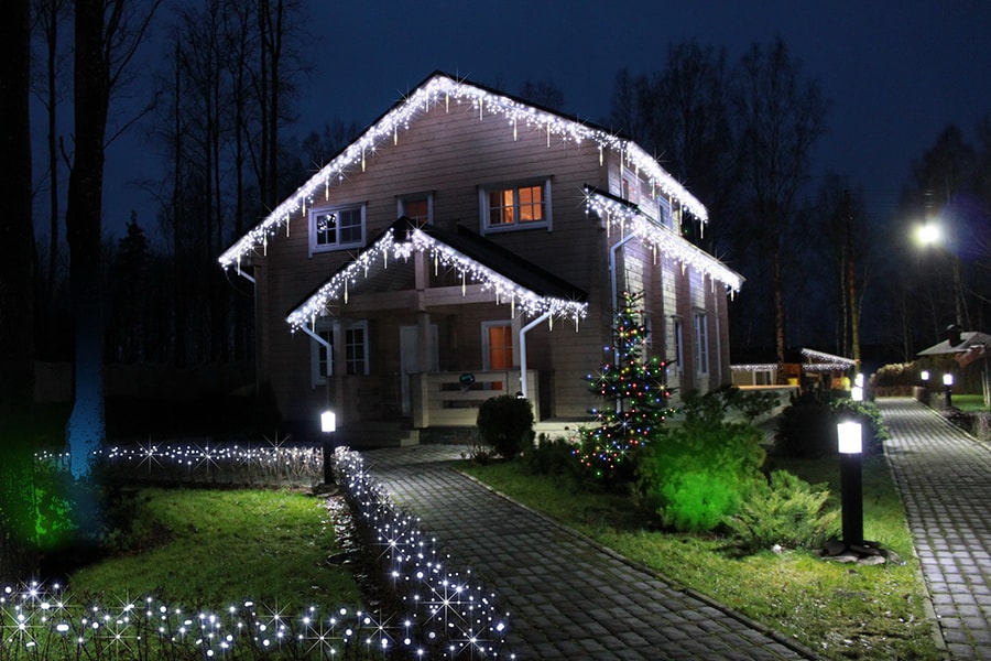 Как создать новогоднее освещение дома?