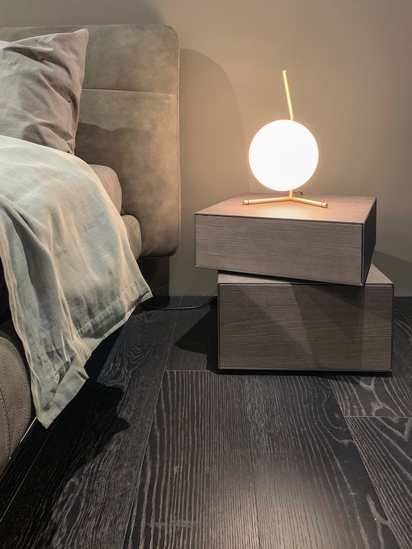 Elegir una mesita de noche para el dormitorio - PerLighting Tienda de lamparas e iluminación online